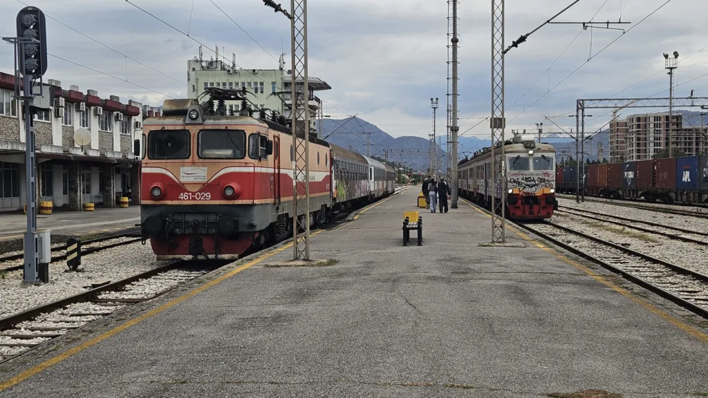ŽPCG: Srbija Voz pustio u saobraćaj neispravan vagon bez grijanja na relaciji Beograd – Bar