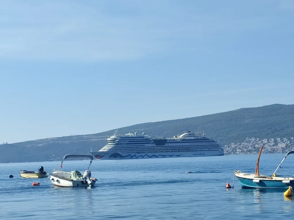 (VIDEO) Crna Gora bilježi rekordnu kruzing sezonu, više stotina hiljada turista posjetilo primorje
