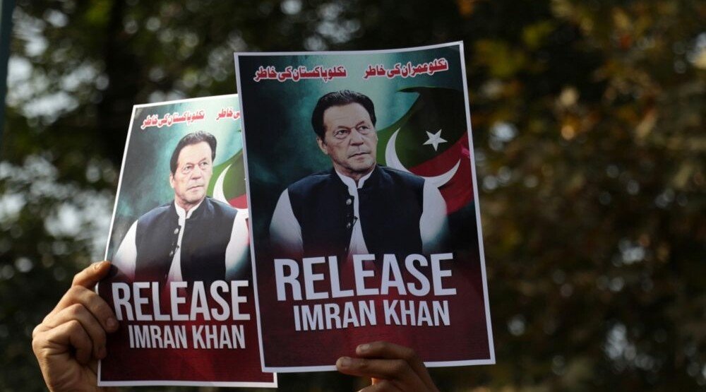 Bivši premijer Pakistana Imran Kan i njegova supruga osuđeni na 17 godina zatvora