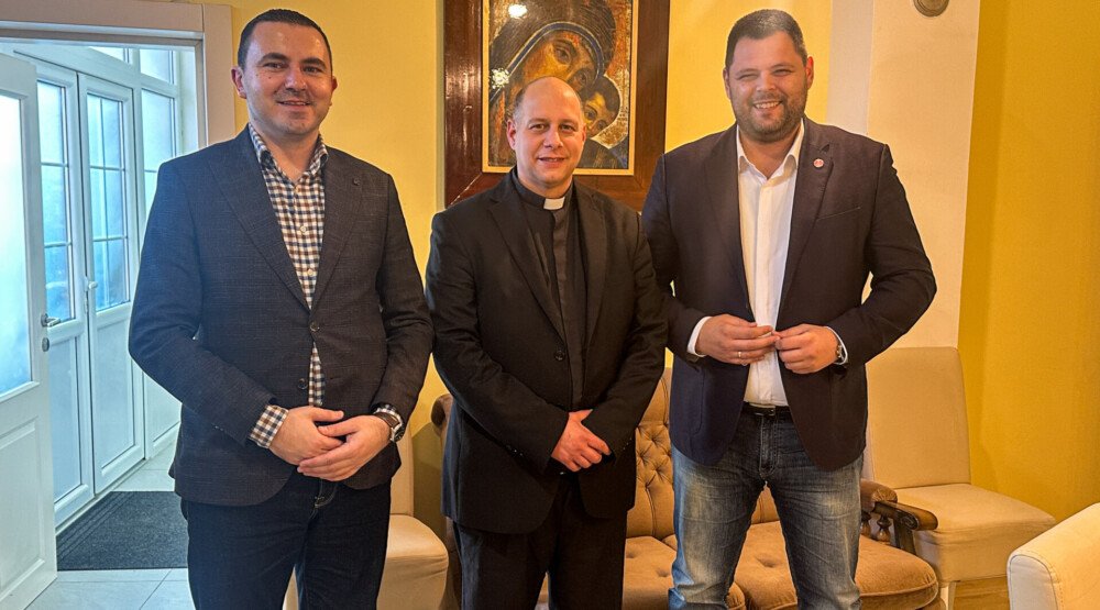 Kovačević posjetio katoličku crkvu u Nikšiću i donirao 3.000 eura