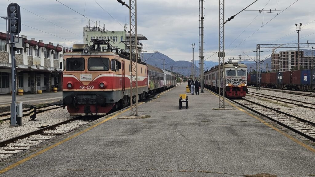 ŽPCG: Netačni navodi da je došlo do sudara vozova, došlo je do kontakta između lokomotive i teretnog voza