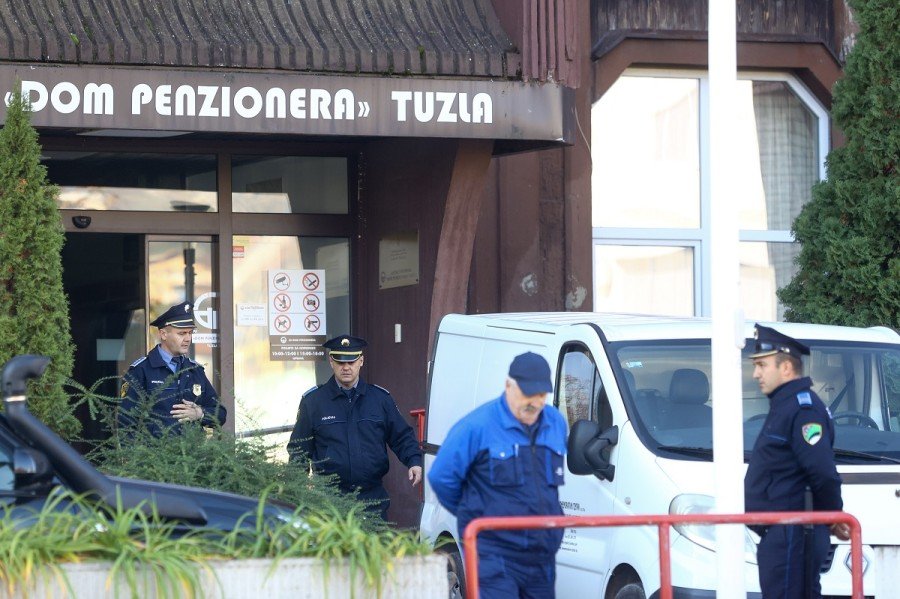 Kratki spoj na priključnom kablu izazvao požar u Domu penzionera Tuzla