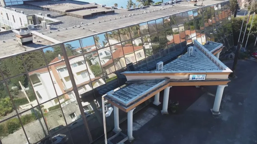 Radnici Vektra Boke: Sudski izvršitelji prodavali imovinu nezakonito, podnosimo tužbu