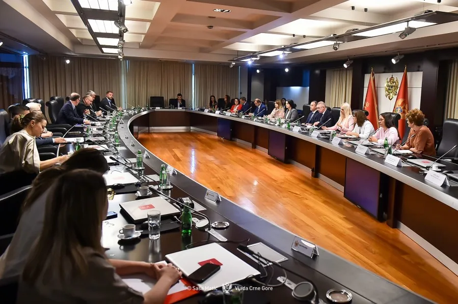 Otpremnina za zaposlene u javnom sektoru tri minimalne zarade