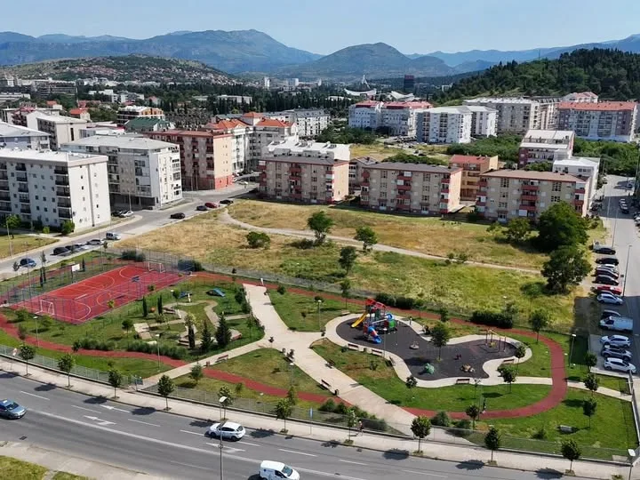 Mujović sa mještanima Zabjela: Sačuvaćemo zelenu površinu i pronaći zajedničko rješenje