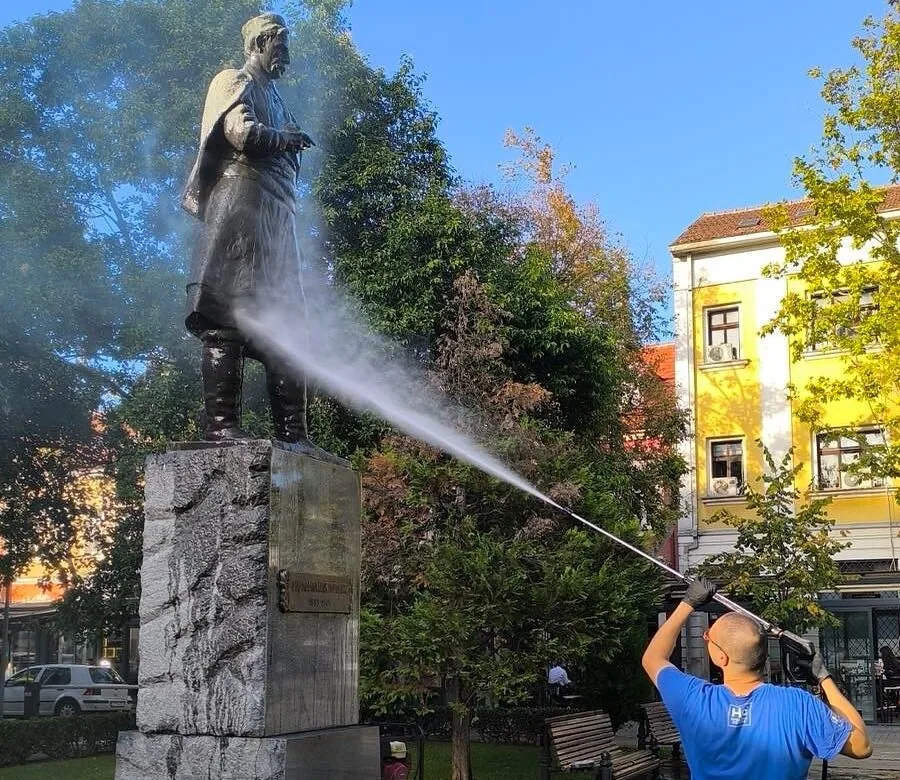 Muzeji i galerije: Uklonjena farba sa spomenika Marku Miljanovu