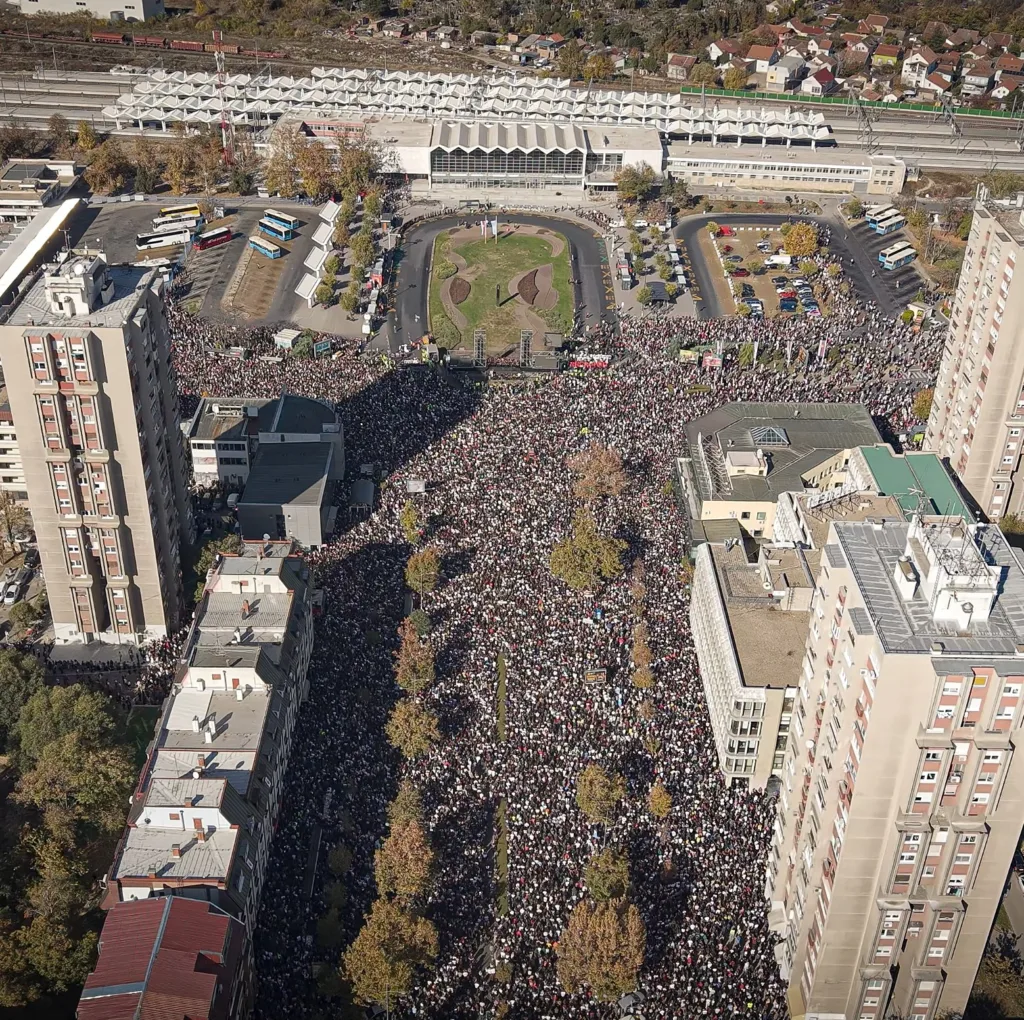 Arhiv javnih skupova: Na komemorativnom skupu u Novom Sadu bilo prisutno oko 110.000 ljudi