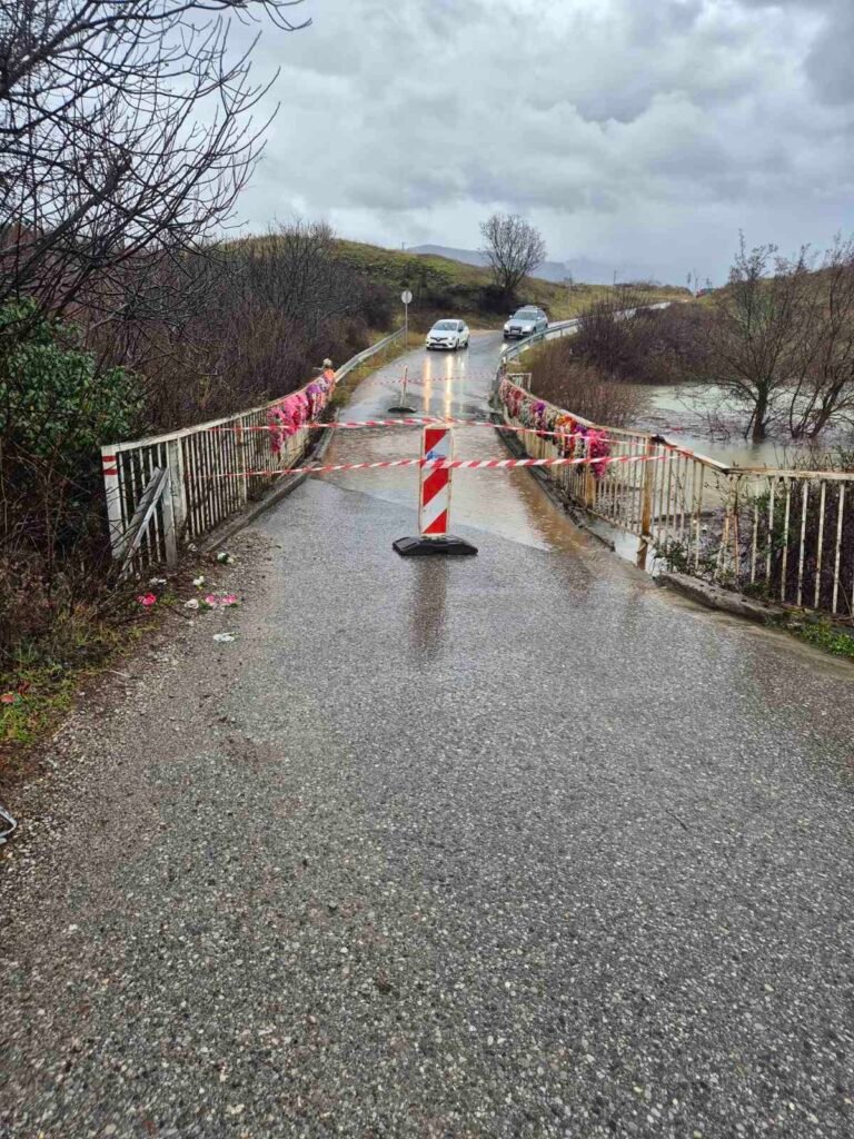 Velike padavine izazvale poplave, Služba zaštite i spasavanja intervenisala u Kućama Rakića i Orjenskoj, zatvoren most na Širaliji