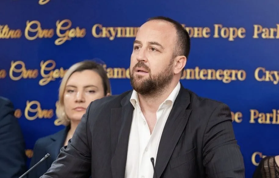 Nikolić: Blokiran Ustavni sud u interesu vladajuće većine