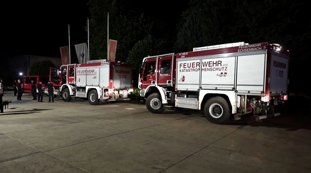 (Video) Pedeset vatrogasaca iz Austrije sa petnaest specijalizovanih vozila gasi požare