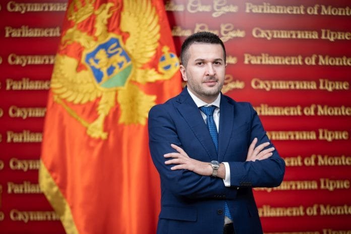 Pejović: Zakoni moraju važiti i za reflektore i za kolektore