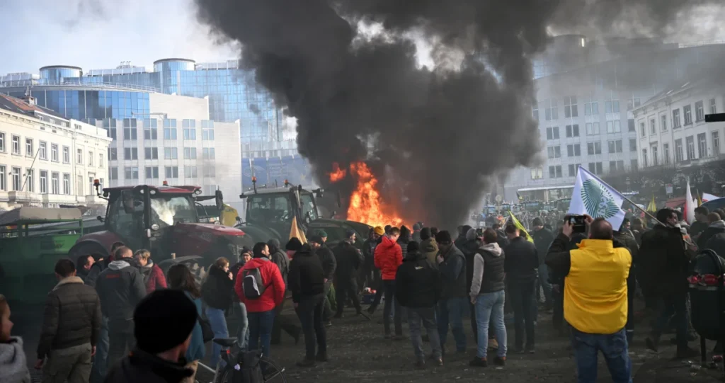 Haos u Briselu: Sukobi policije i demonstranata, korišteni suzavac i vodeni topovi