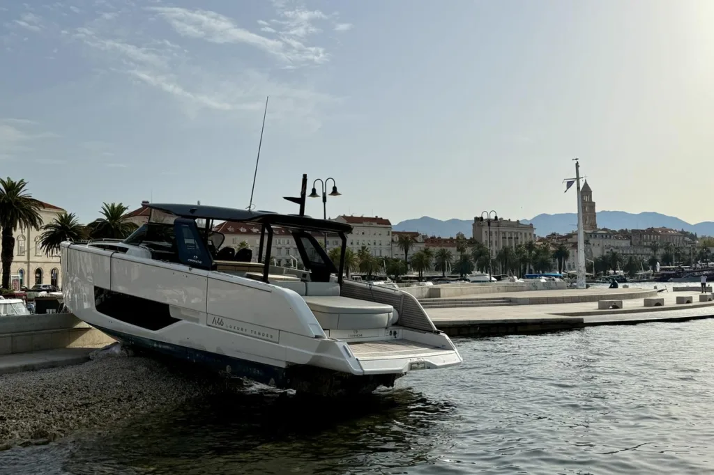 Split: Gliser u punoj brzini završio na šetalištu