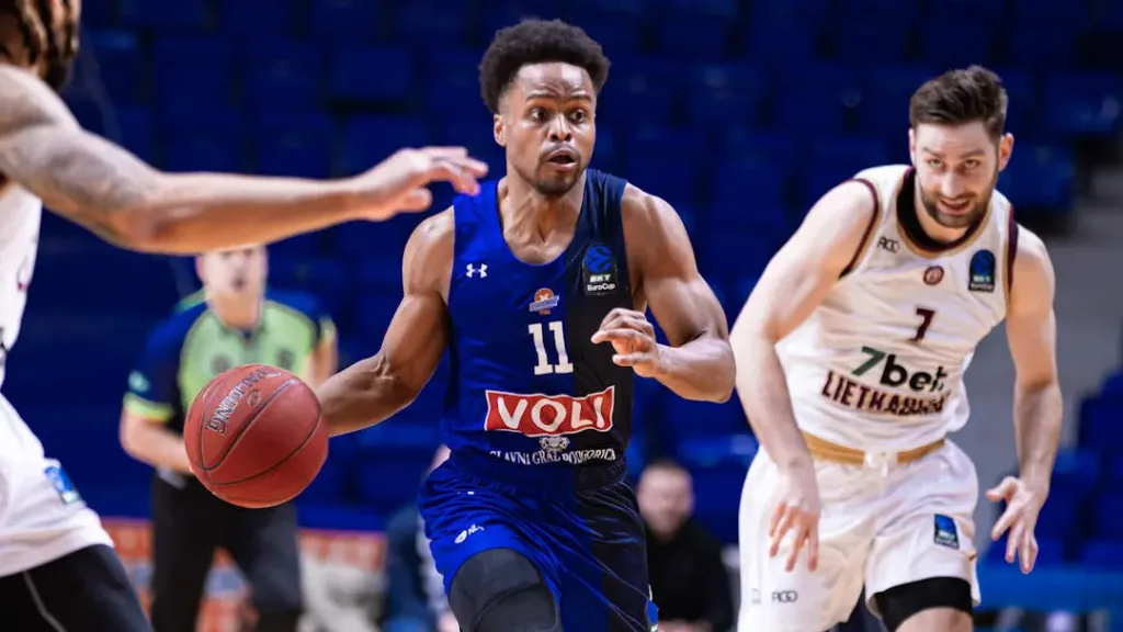 Budućnost u nastavku trojkama srušila Litkabelis u “Morači” za deveti trijumf