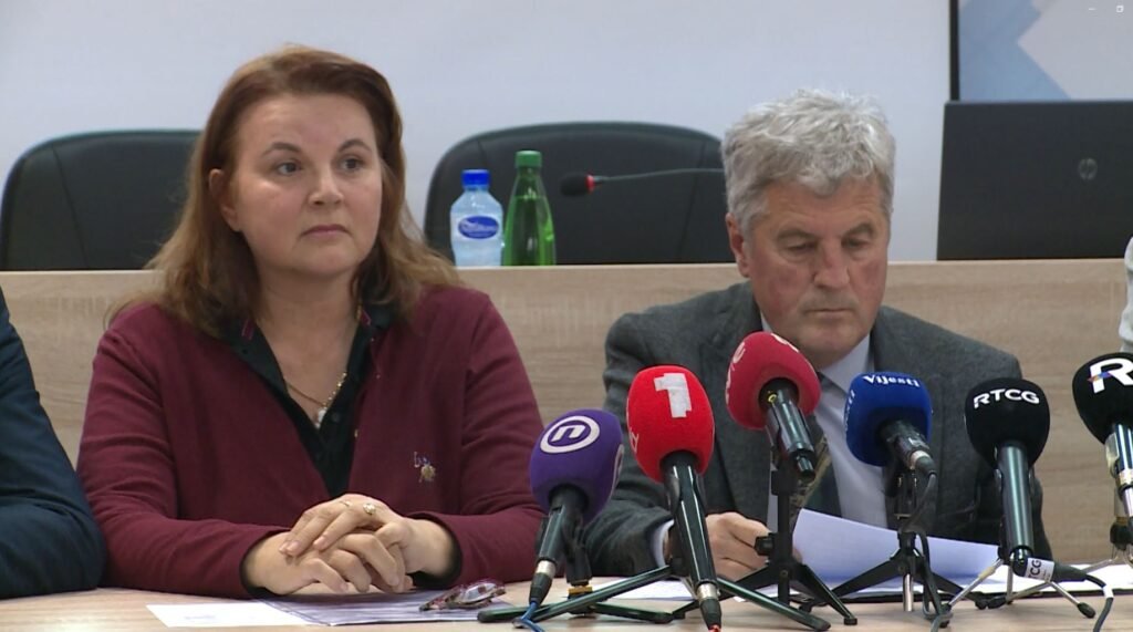 (VIDEO) USSCG: Vlada da poveća koeficijent bruto zarade državnim službenicima za 10 eura