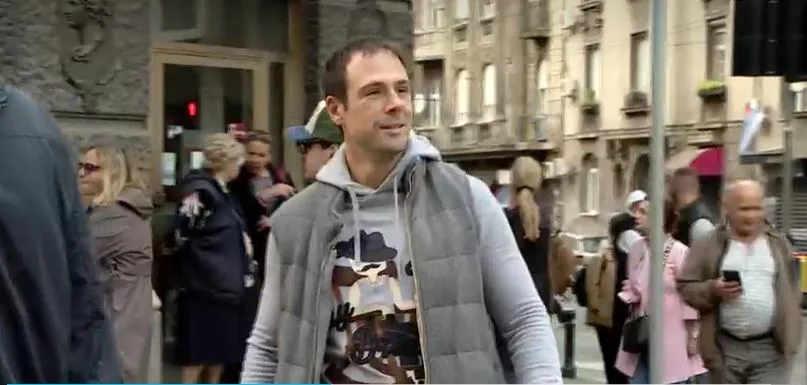 Članovi Vlade Srbije bili na čelu kolone pristalica vlasti kod RTS-a