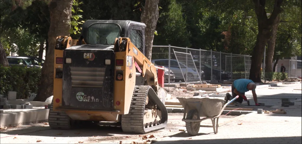 (VIDEO) Radovi u Vučedolskoj ulici koji su trebali biti završeni u julu ne obećavaju skori završetak