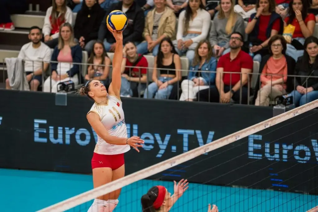 Sjajne igre Danijele Džaković, Simona lider Kfar Sabe, Budrak dominira na servisu