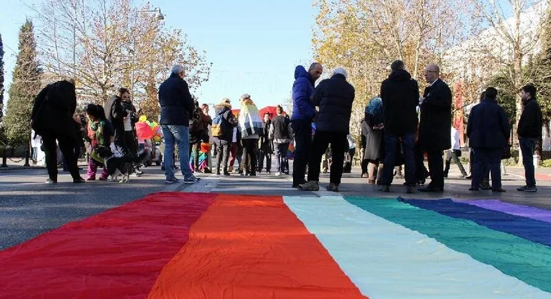 Duboko ukorijenjene predrasude: Četvrtina građana homoseksualce vidi kao kriminalce