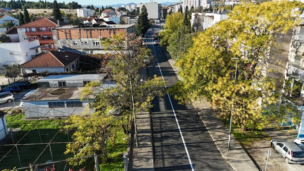Završena sanacija Ulice Nikole Tesle u Zagoriču; Mujović: Glavni grad potvrđuje posvećenost ravnomjernom razvoju Podgorice.