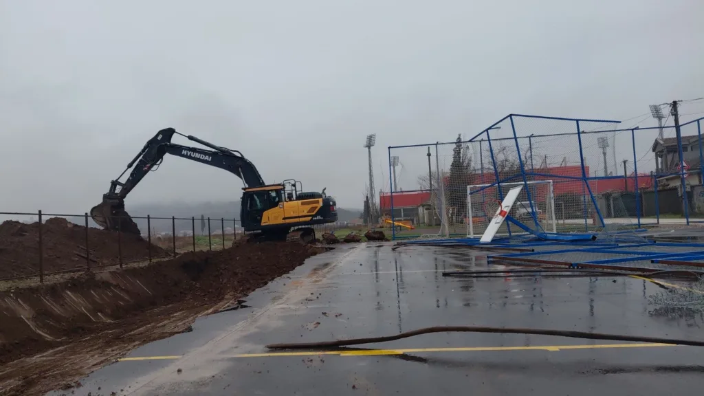 (VIDEO) Velika akcija: Srušen dio terena koji je izgrađen na kanalu Mareze, odvod pretvoren u dvorišta i kokošinjce