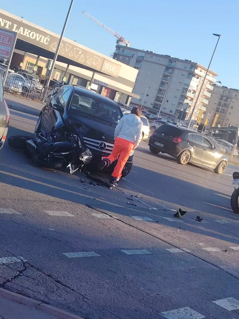 Zabjelo: Oboren motociklista u blizini OŠ “Vuk Karadžić”