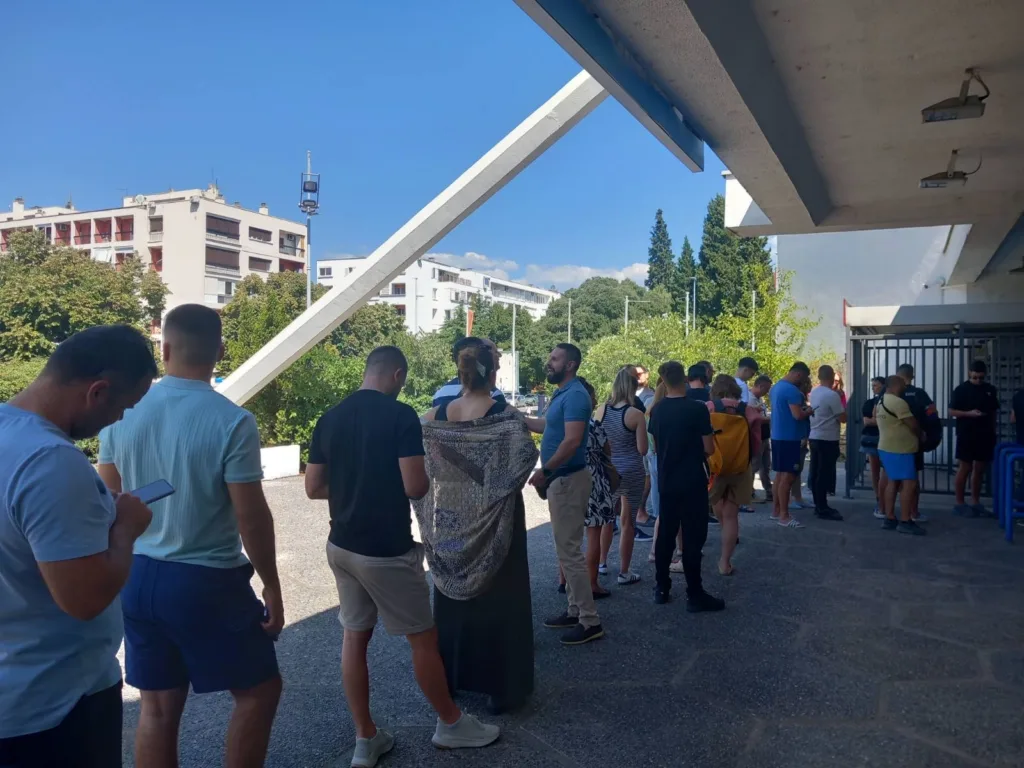 Veliko interesovanje za utakmicu Crna Gora – Češka: Redovi na biletarnici SC “Morača”