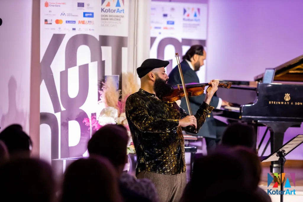 Vivaldijeva “Četiri godišnje doba” u Janoška stilu: Stajaće ovacije za nezaboravan koncert na KotorArtu