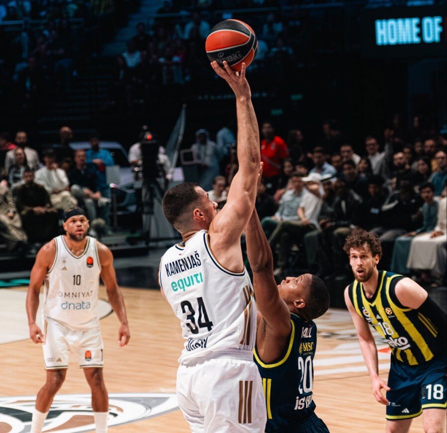 Kamenjaš i Rajt srušiili Fener