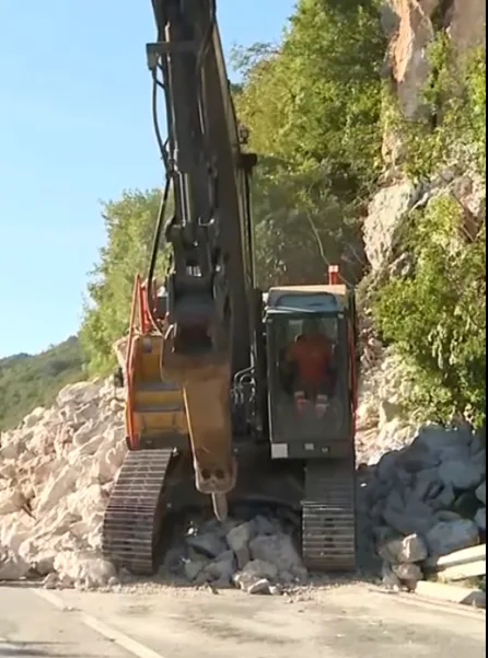 Čišćenje odrona na putu Cetinje‑Budva trebalo bi da bude završeno danas