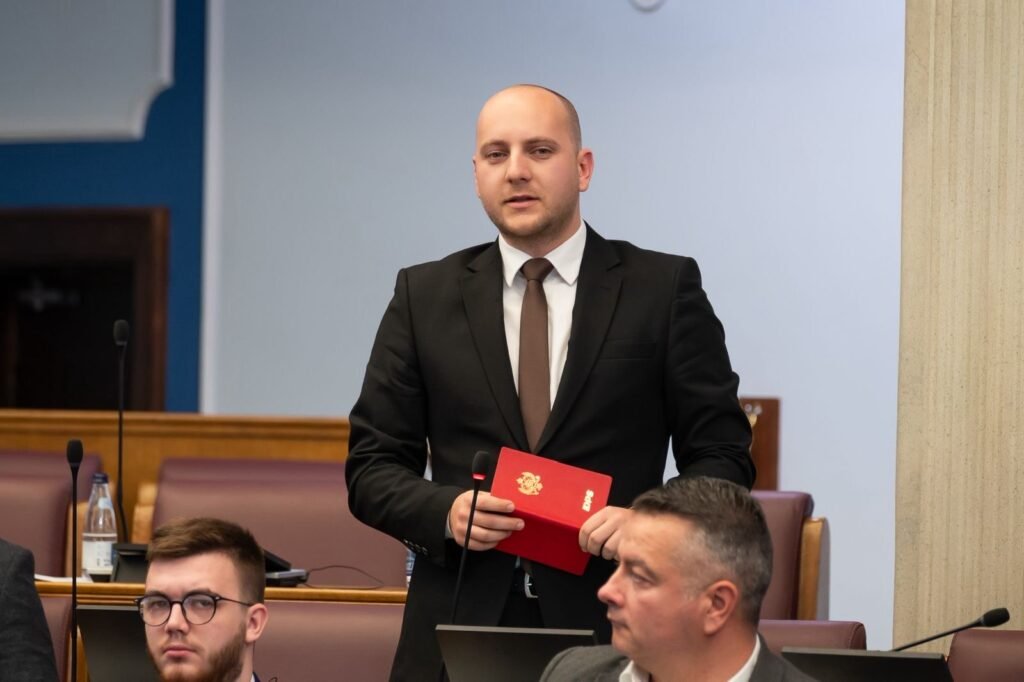 Vujačić: Đuričković da inicira napuštanje vlasti u Budvi i na Cetinju, ili da napusti Evropski savez