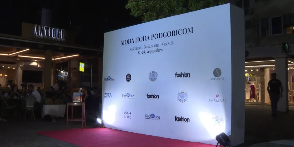 (VIDEO) Prvo veče humanitarne manifestacije “Moda hoda Podgoricom”, održano na Rimskom trgu