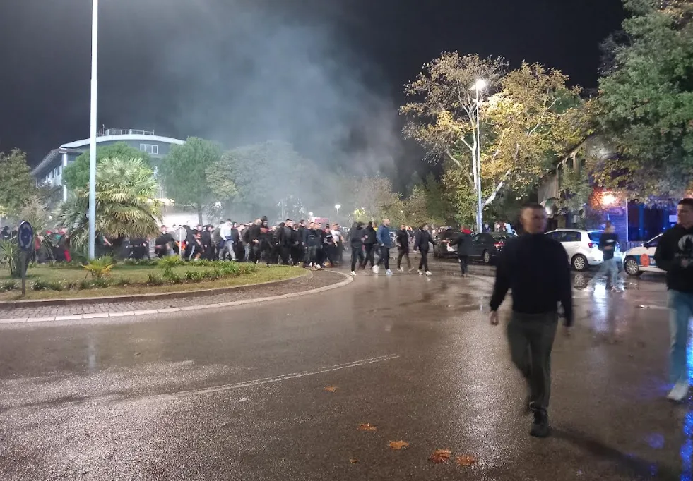 (VIDEO) Pogledajte pjesmu naših navijača pred okršaj sa Hrvatima