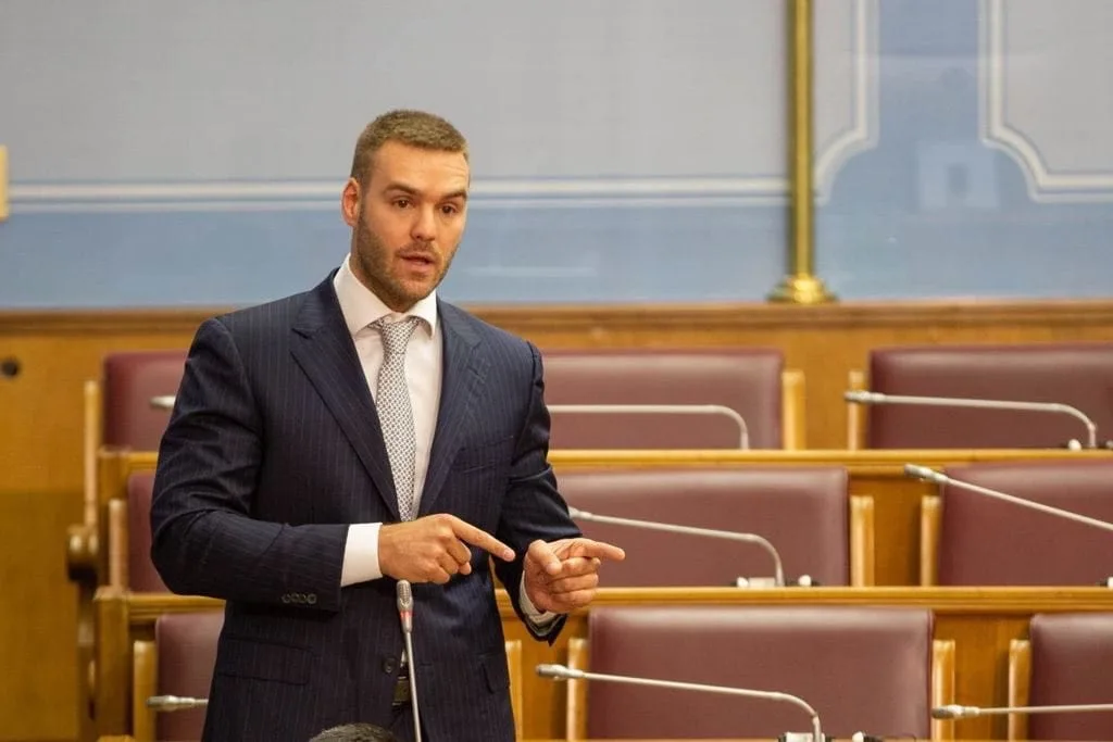 Rakočević: Crnogorsko društvo mora ustati protiv vlasti koja ruši državu i antifašističke vrijednosti