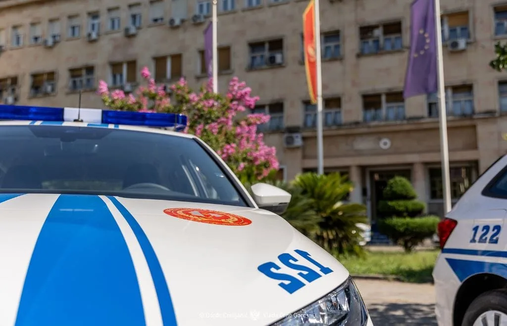 Rasvijetljeno 15 lažnih dojava o bombama u Tivtu, procesuirana maloljetnica