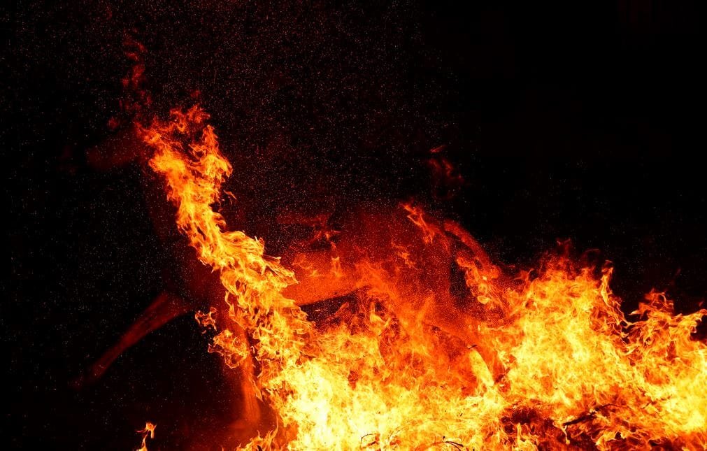 Pakistan: U stravičnom požaru u tržnom centru poginulo 50 osoba