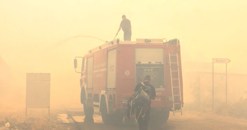 Bez adekvatne zaštite i opreme – vatrogasci i vojnici bili na prvoj liniji odbrane, iz Udruženja za zaštitu na radu upozoravaju na propuste