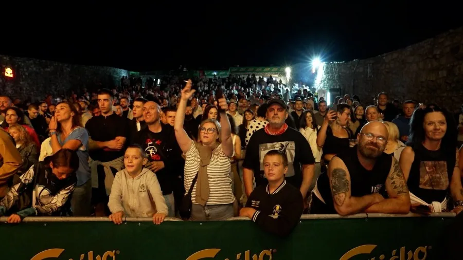 Muzički spektakl na nikšićkoj tvrđavi: Josipa Lisac, Ajs Nigrutin, Đus, E Play i domaći bendovi oduševili publiku na Bedem festu