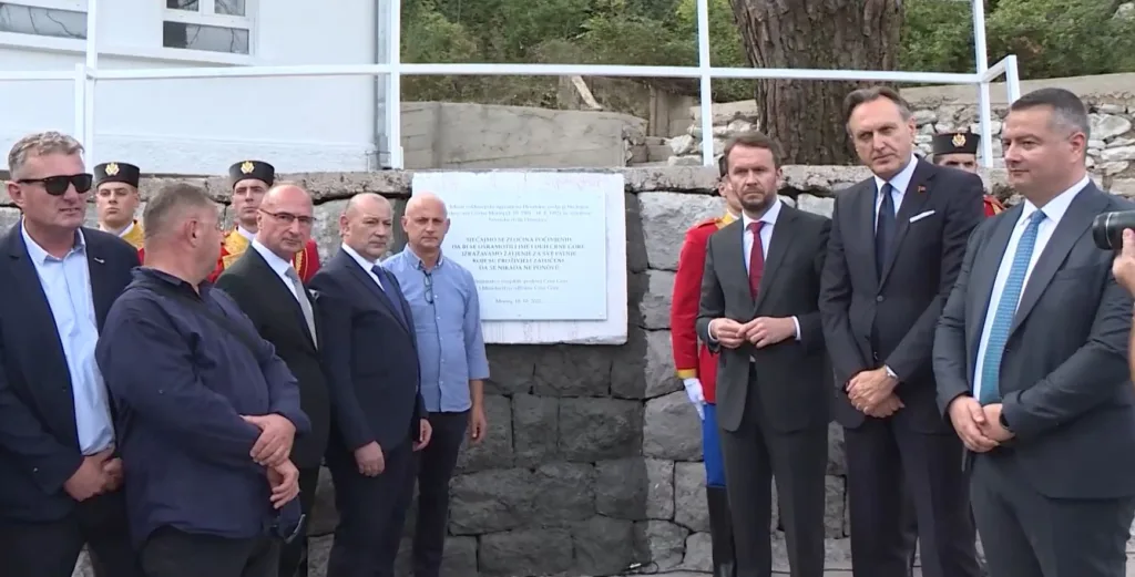 Nezakonita spomen-ploča u Morinju uskoro bi mogla biti uklonjena; Krapović: Vojska neće sprječavati državne organe da rade svoj posao