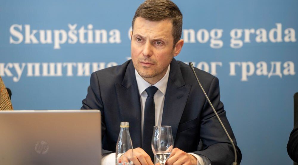 Zbog uvreda i prijetnji gradonačelniku Mujoviću uhapšena dva lica