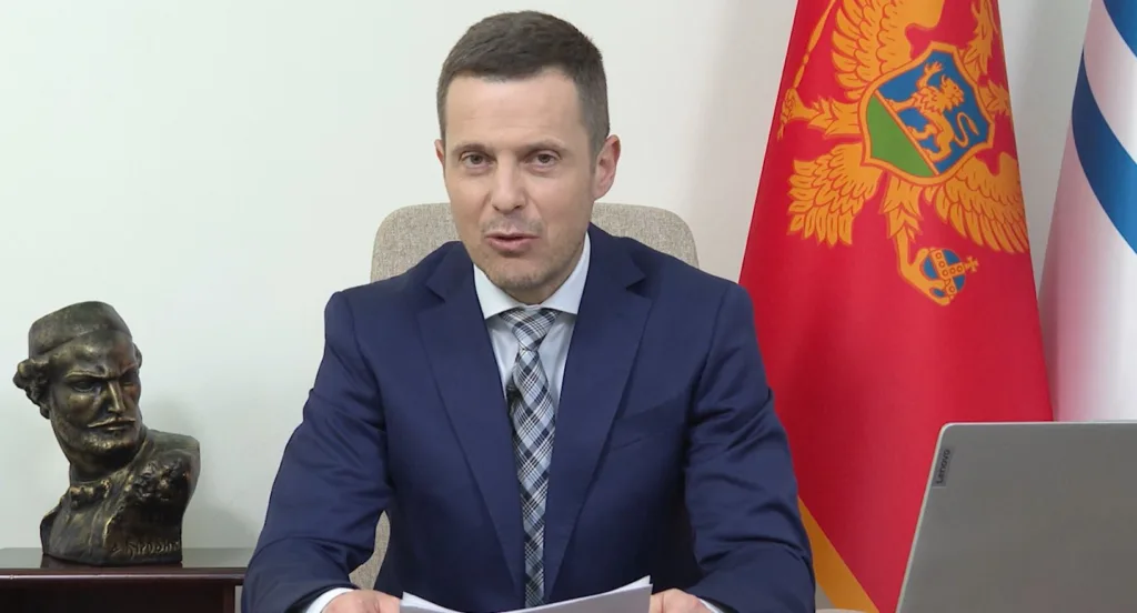 Mujović: Inicirali smo povećanje kazni za nepropisno parkiranje i tražili veće ingerencije za gradske službe