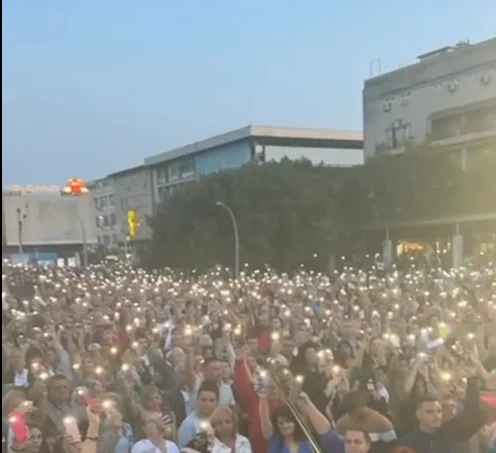 (VIDEO) Podgorica odala počast Halidu Bešliću: Svi uglas pjevali najveće hitove legende narodne muzike