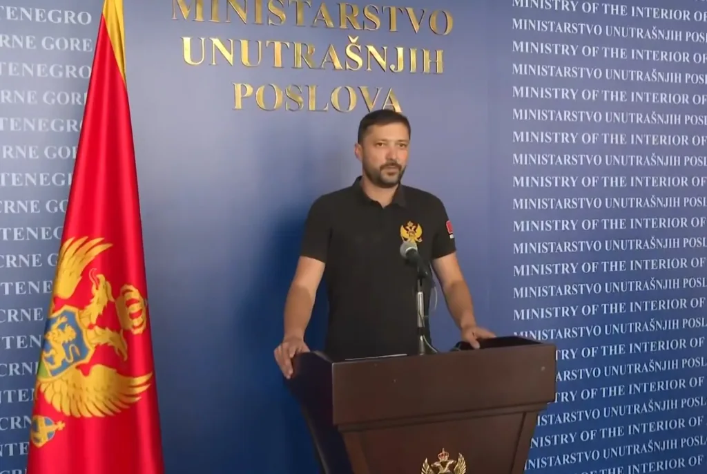 Vojinović: Stanje sa požarima mnogo bolje, najsloženija situacija u glavnom gradu; Tmušić: Očekujemo da će danas sedam vazduhoplova gasiti požare
