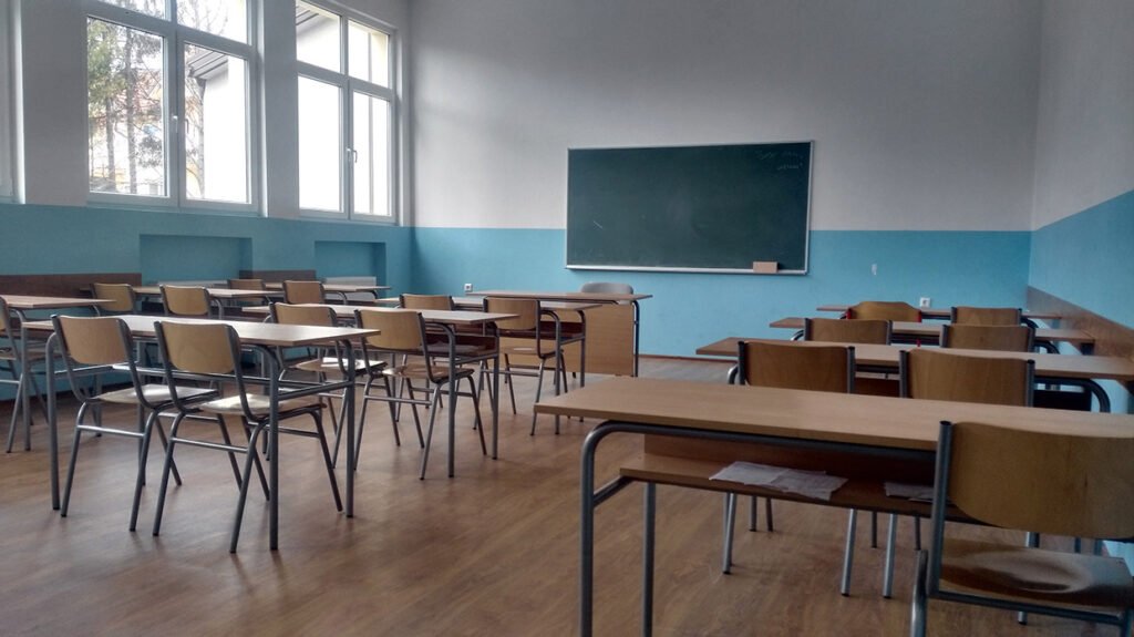 Školovanje napustilo skoro hiljadu učenika, većina se nije vratila