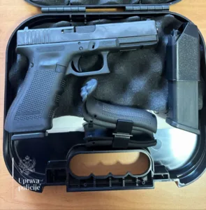 Od osobe povezane sa operativno interesantnim licem u Baru oduzet pištolj