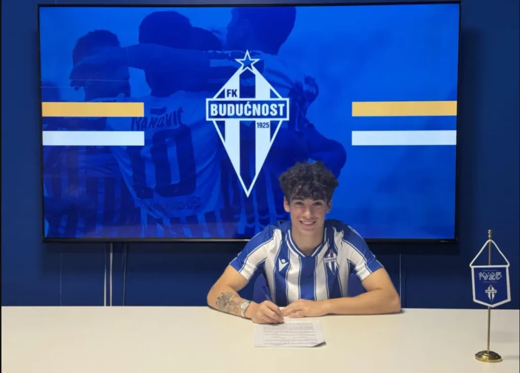 Australijski Versaće u plavo-bijelom