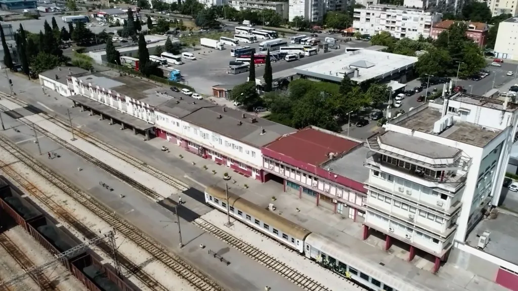 (VIDEO) Posljedice obustave željezničkog saobraćaja mogu biti ogromne po domaću ekonomiju, šalje se negativna slika tokom turističke sezone
