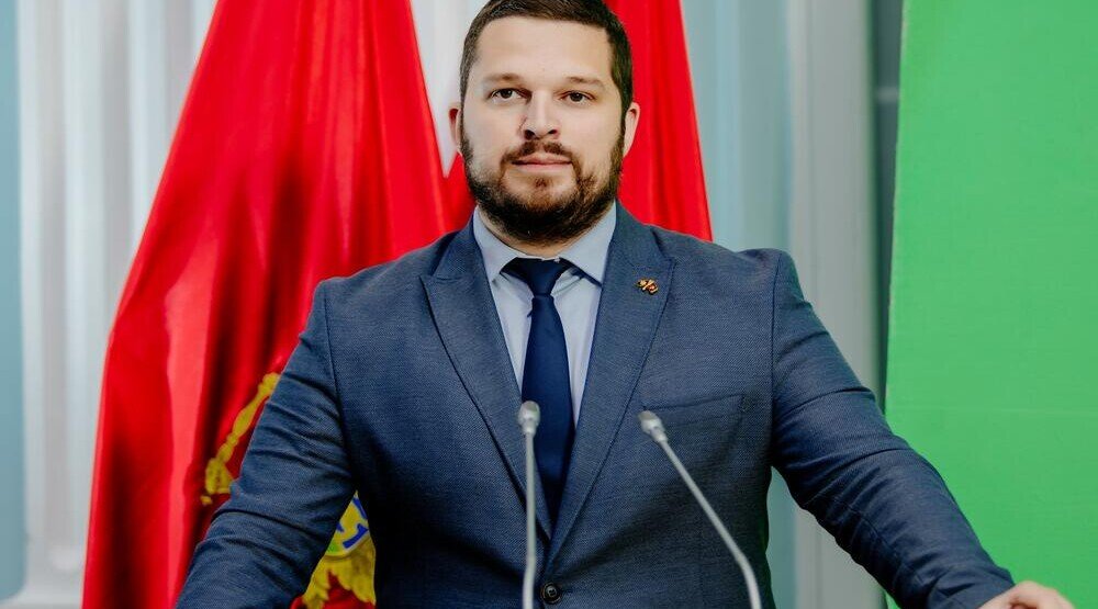 Mikić: Vlada ponizila penzionere povećanjem penzija za 0,38 odsto