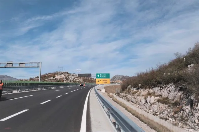 Radovi na više dionica, vožnju prilagoditi uslovima na putevima