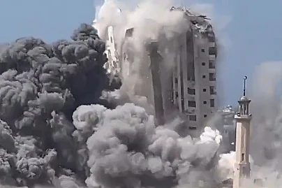 (VIDEO) Izraelci “sravnili sa zemljom” soliter u Gazi, tvrde da se u njemu nalaze pripadnici Hamasa